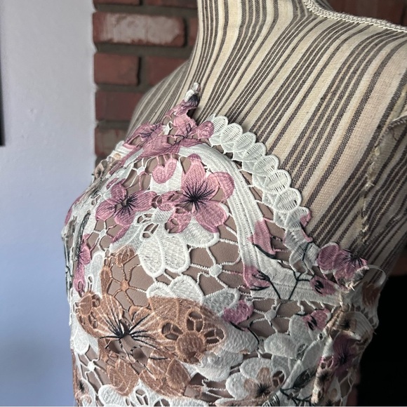 Elliatt Adelynn Lace Embroidered Floral Strapless Midi Dress Sz S - Picture 8 of 12